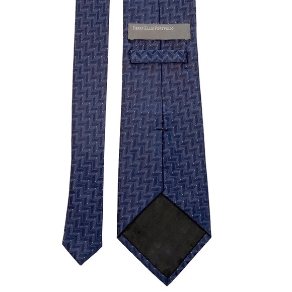 PERRY ELLIS Portfolio 100% Silk Tie Navy Chevron Stripes - Picture 4 of 8
